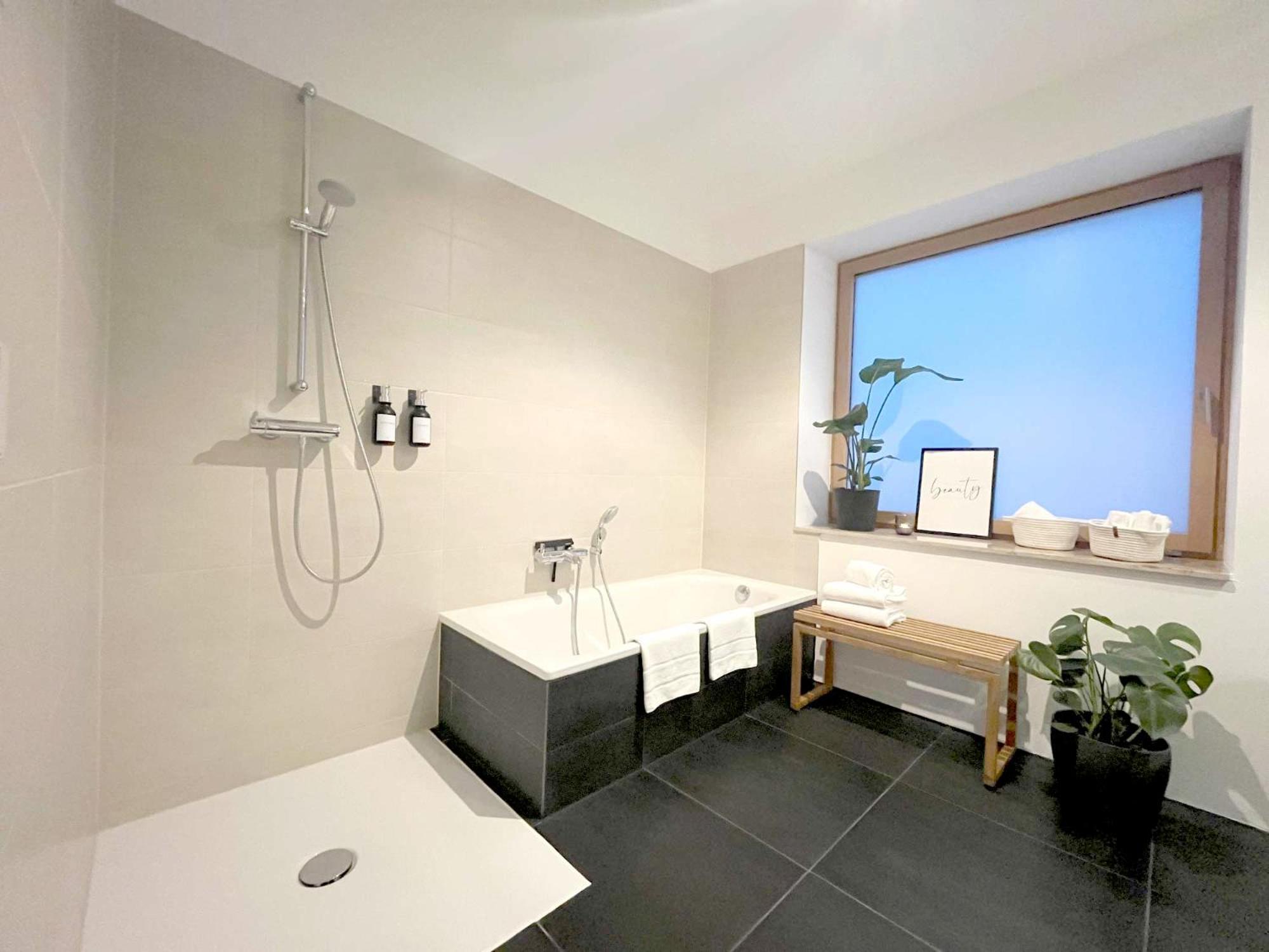 Blueberry Living - Wohlfuehl-apartment Starnberger See, Design, Sport & *